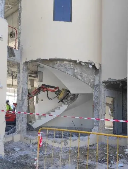 Nakheel Mall -Robotic demolition inside operational mall · live-site